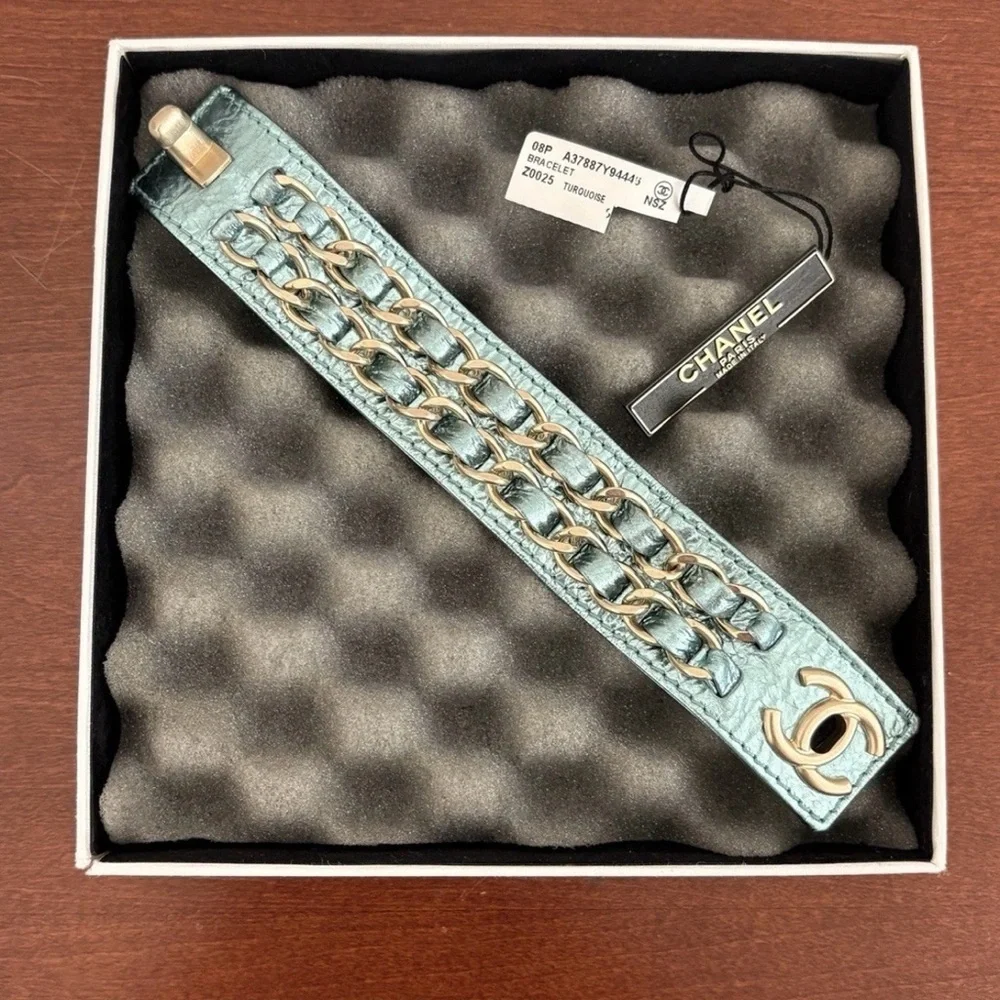 CHANEL 2008 Metallic Blue Lambskin CC Turn Lock Chain Bracelet NEW - Picture 1 of 4